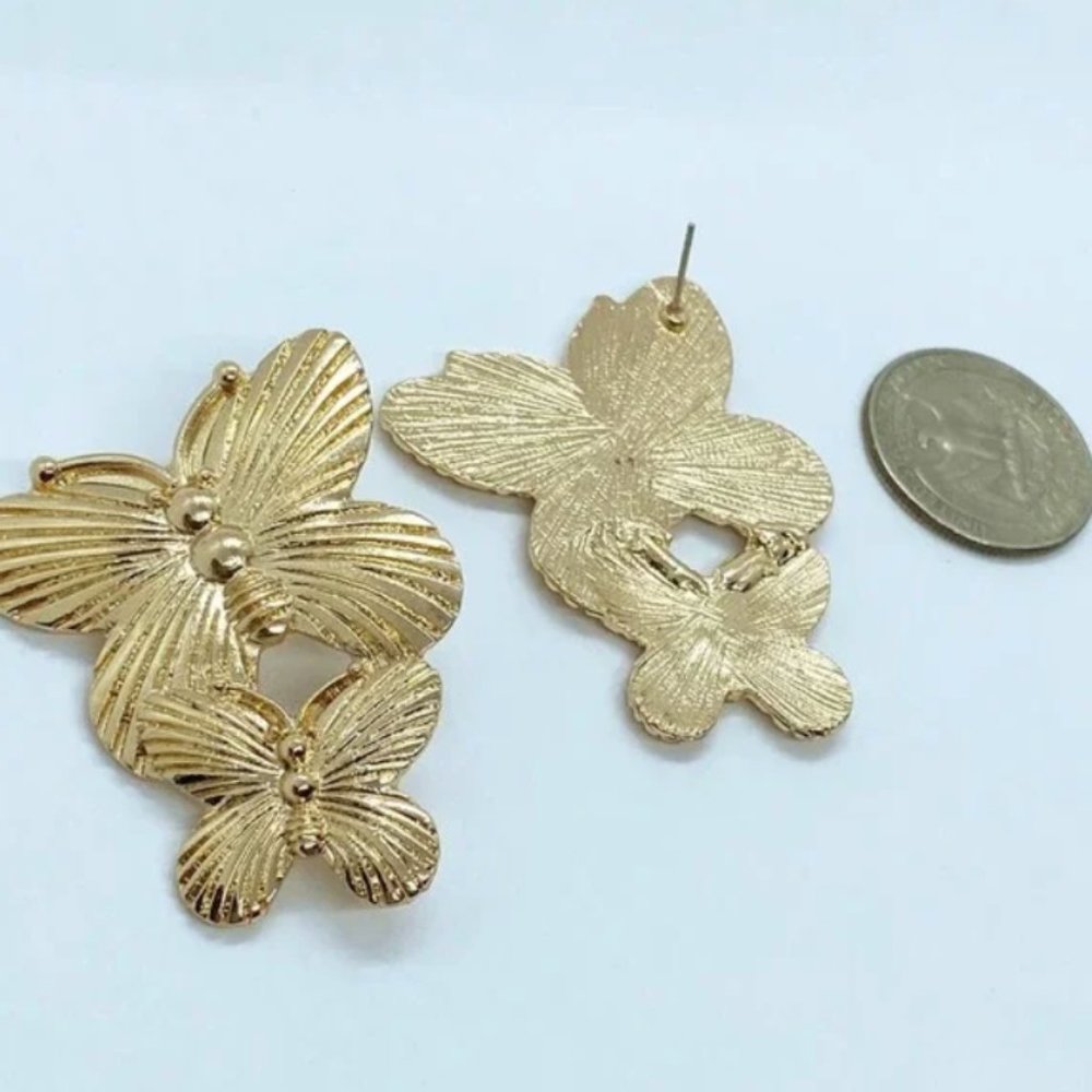 💛NEW! Gold Butterfly Earrings 💛 - Picture 3 of 4